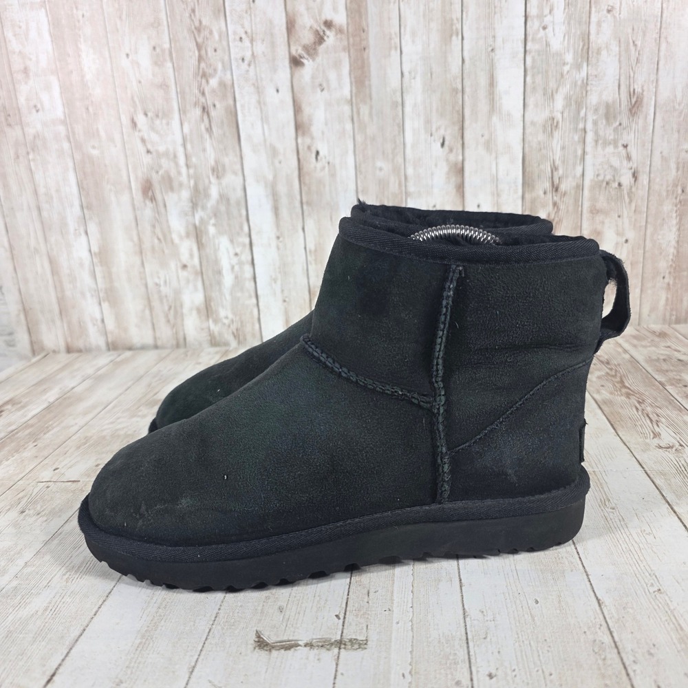 UGG Classic Mini II Black Suede‎ Sheepskin Ankle Boots 1016222 Womens 8 - Picture 2 of 8